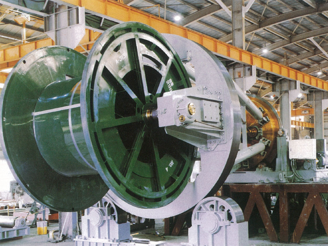 DRUM TWISTER TYPE LAYING-UP MACHINE