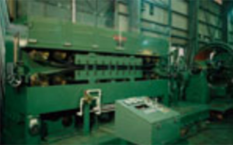 Caterpillar type hauling-off machine