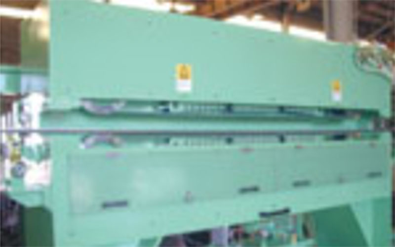 Caterpillar type hauling-off machine